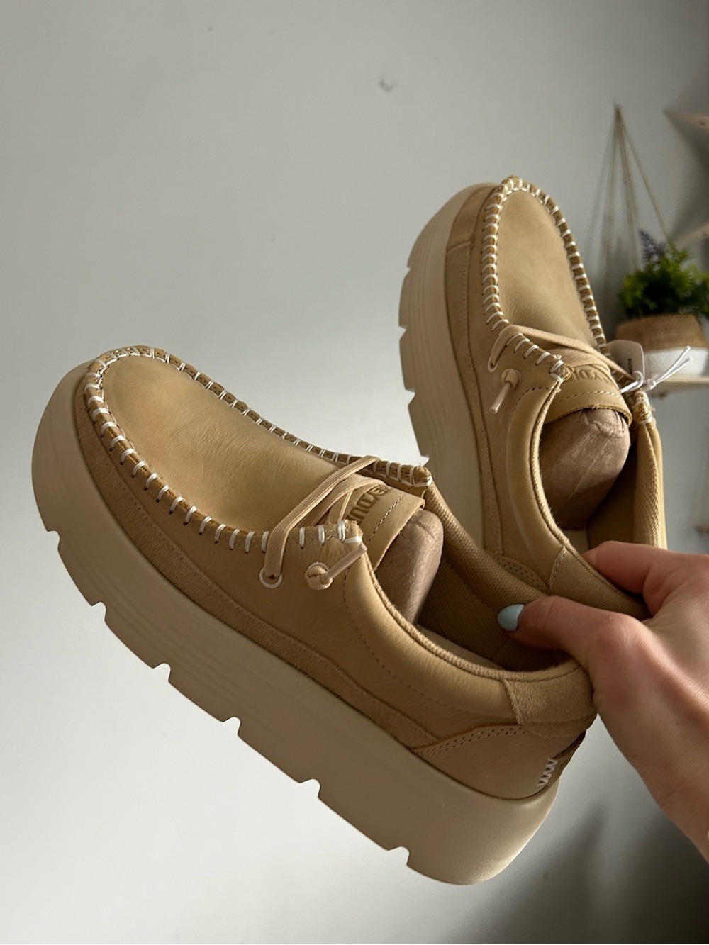 BRAND NEW Hey Dude platform Austin Edge Ox Nubuck Loafers in Tan SIZE 8 - Picture 3 of 15